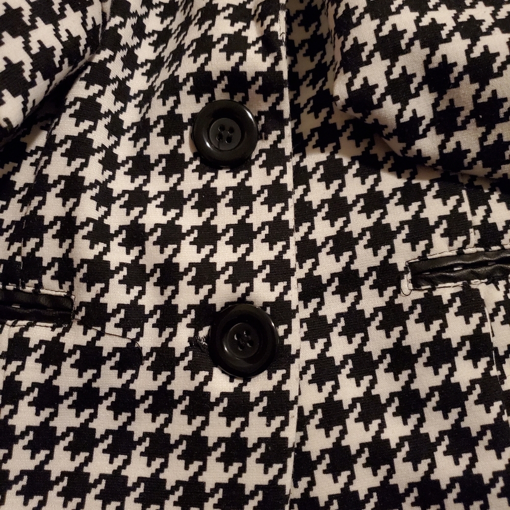 Blazer - Picture 2 of 4